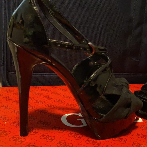 Guess platform open toe black sandals. Size 5.5 - Picture 8 of 10